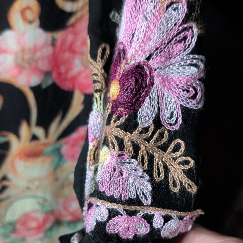 Aratta Black Duster with Multicolor Embroidery - Picture 5 of 9